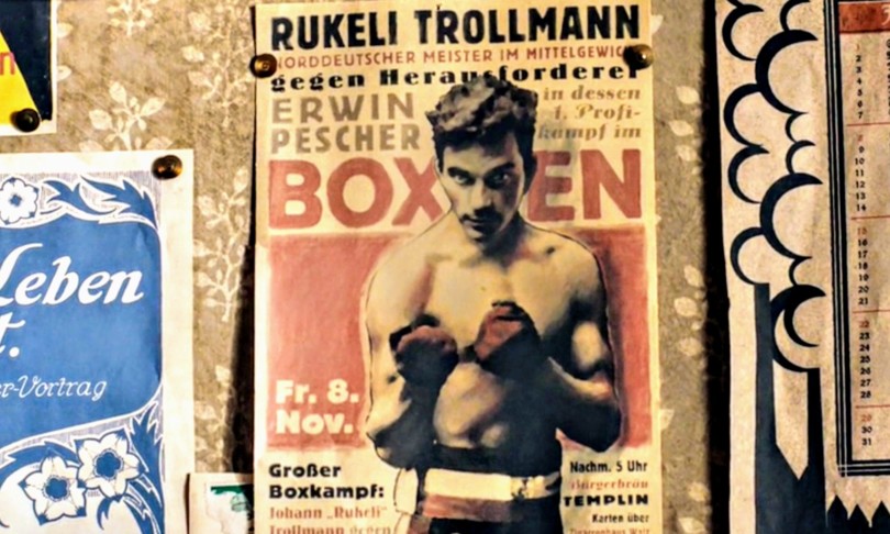 Il manifesto con l'immagine di "Rukeli" Trollmann in "Babylon Berlin"