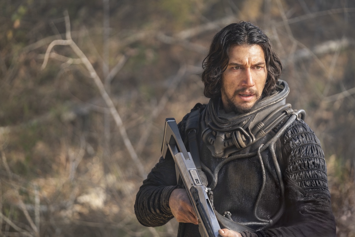 Adam Driver in una scena di 65 - Fuga dalla Terra