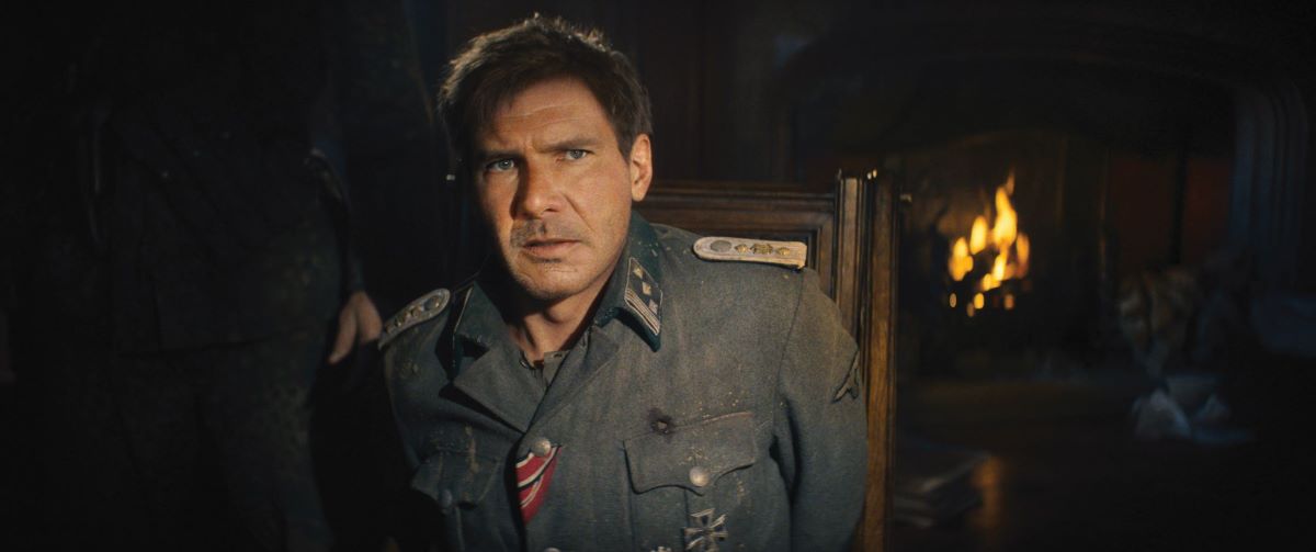 Indiana Jones (Harrison Ford) nella scena iniziale de Il Quadrante del Destino della Lucasfilm