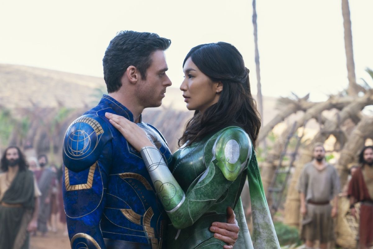 Richard Madden e Gemma Chan in Eternals di Chloé Zhao