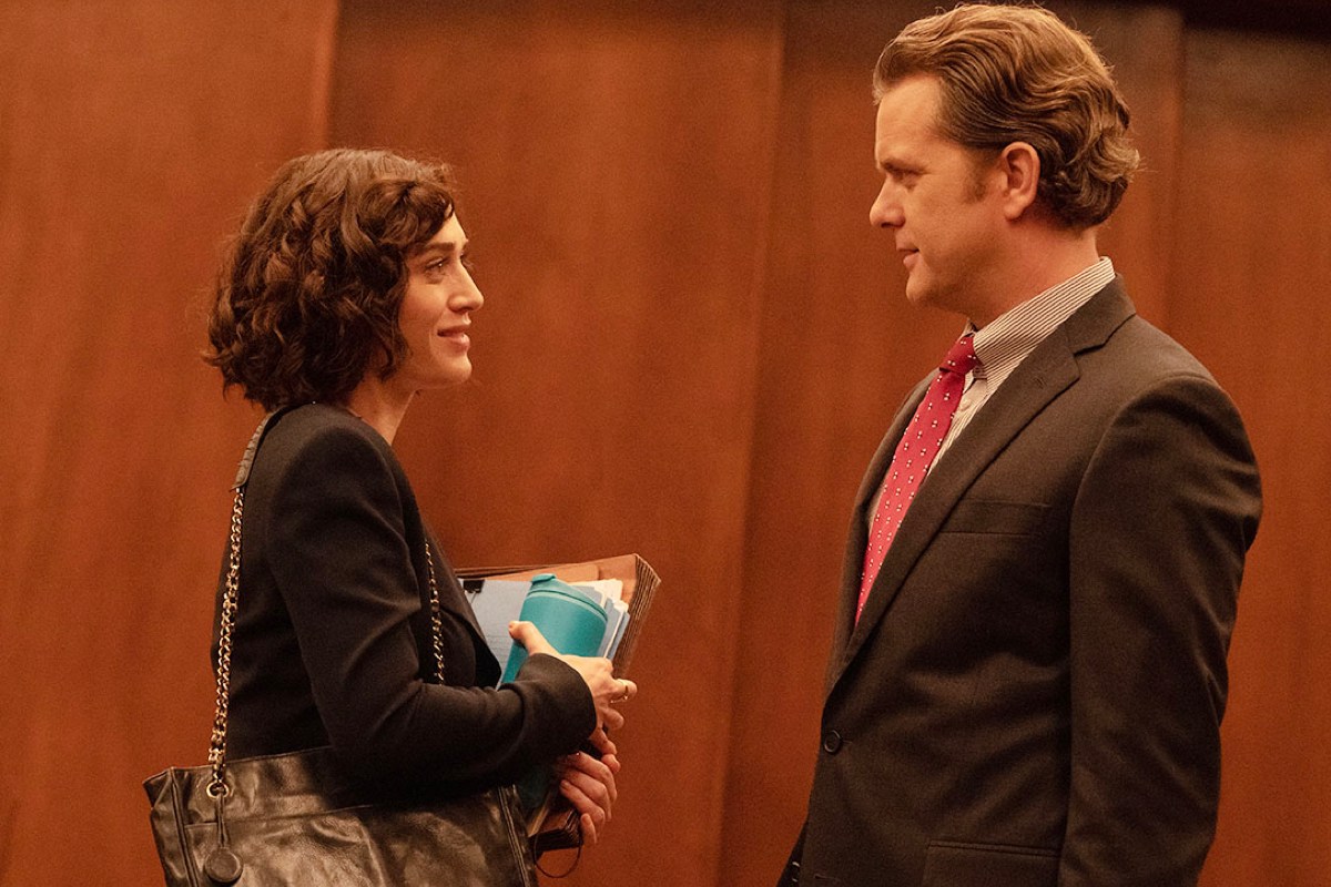 Lizzy Caplan e Joshua Jackson in Attrazione Fatale