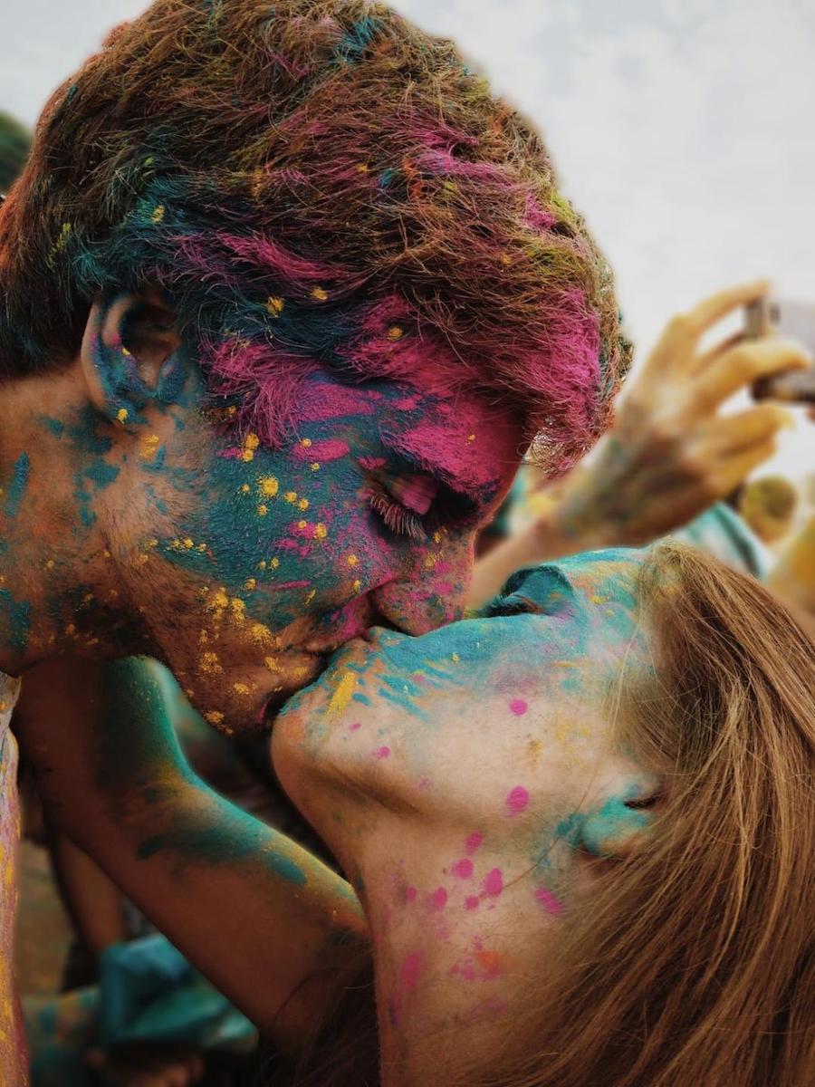 La foto simbolo dell'Holi