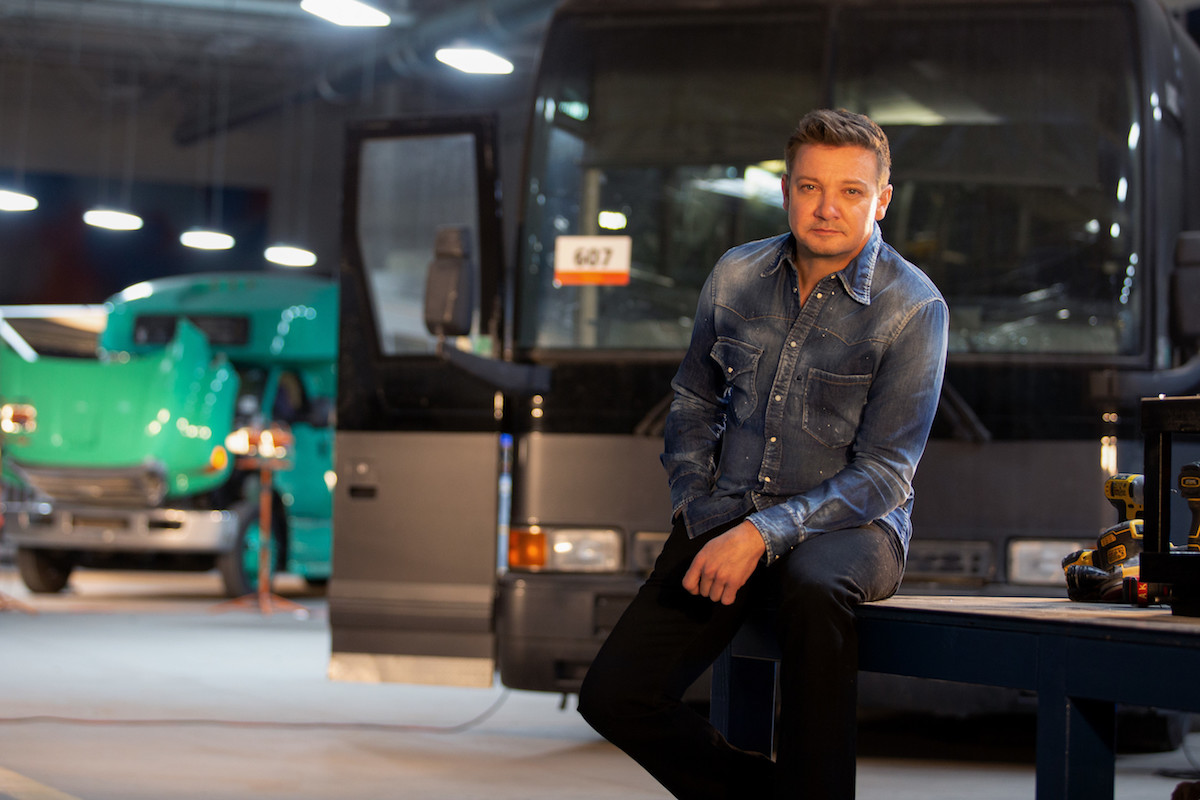 Jeremy Renner in n'immagine della serie Rennervations