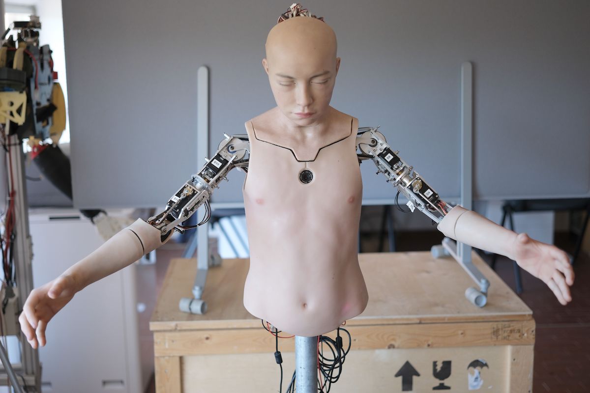 IA: il robot umanoide Abel all'Università di Pisa il 26 aprile 2023