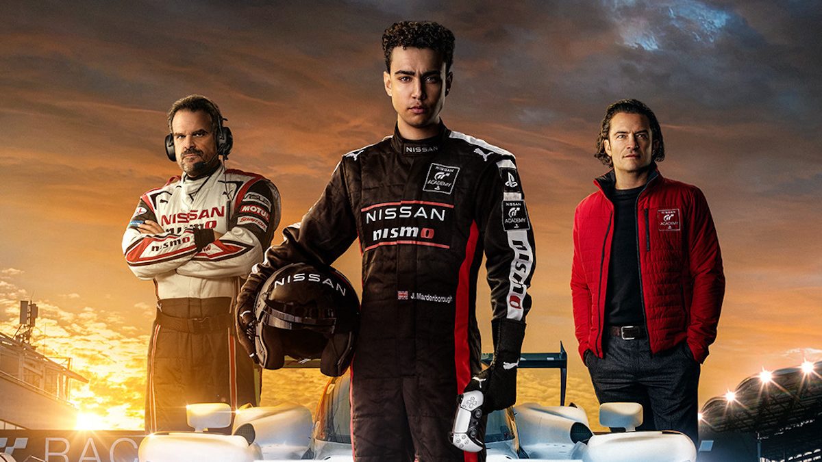 Archie Madekwe, David Harbour e Orlando Bloom nel poster di Gran Turismo