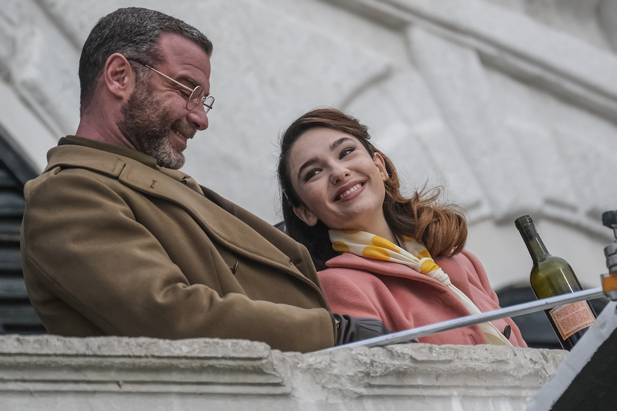 Matilda De Angelis e Liev Schreiber sul set di Across the River and Into the Trees