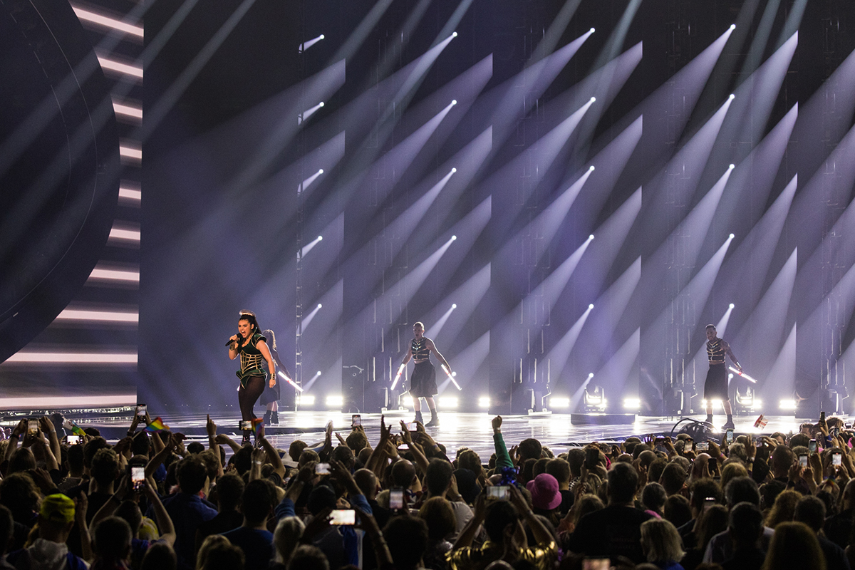 Alessandra (Norvegia) durante la sua esibizione all'Eurovision 2023