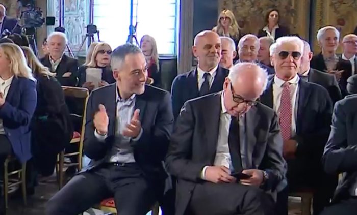 Avvistato Toni Servillo seguire la diretta di THR Roma sui David di Donatello 2023