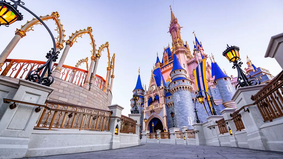 Il castello di Cenerentola, icona del parco Magic Kingdom al Walt Disney World Resort di Lake Buena Vista, Florida