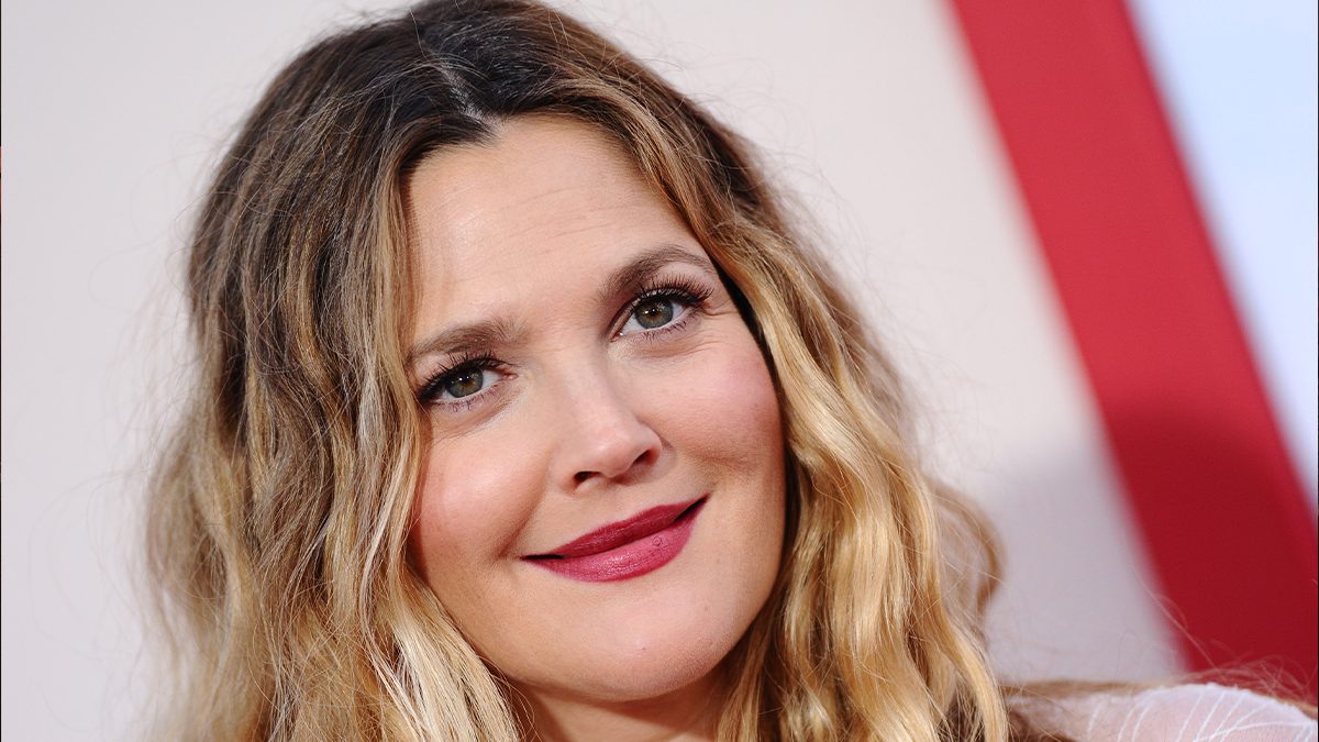 Mai stata baciata: Drew Barrymore ricorda le difficoltà produttive. “Per lo studio ero poco attraente”