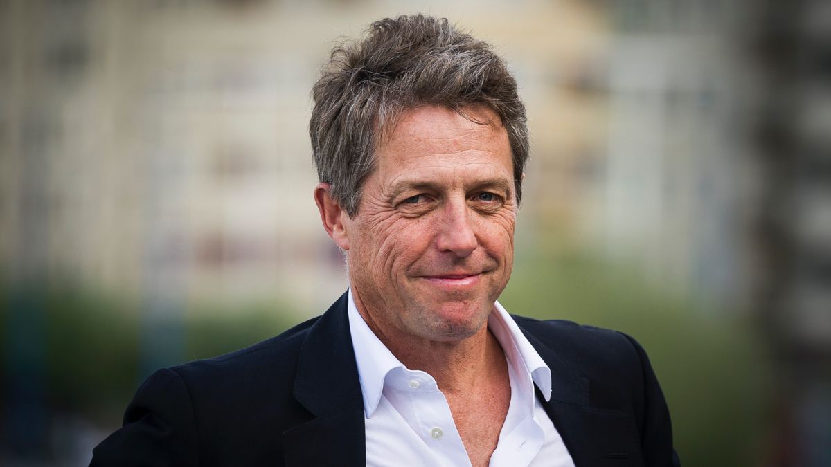 Hugh Grant risolve la causa per spionaggio illegale contro The Sun di Rupert Murdoch