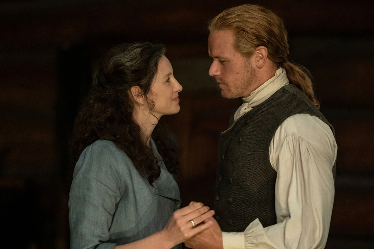 Sam Heughan e Caitríona Balfe in Outlander 7