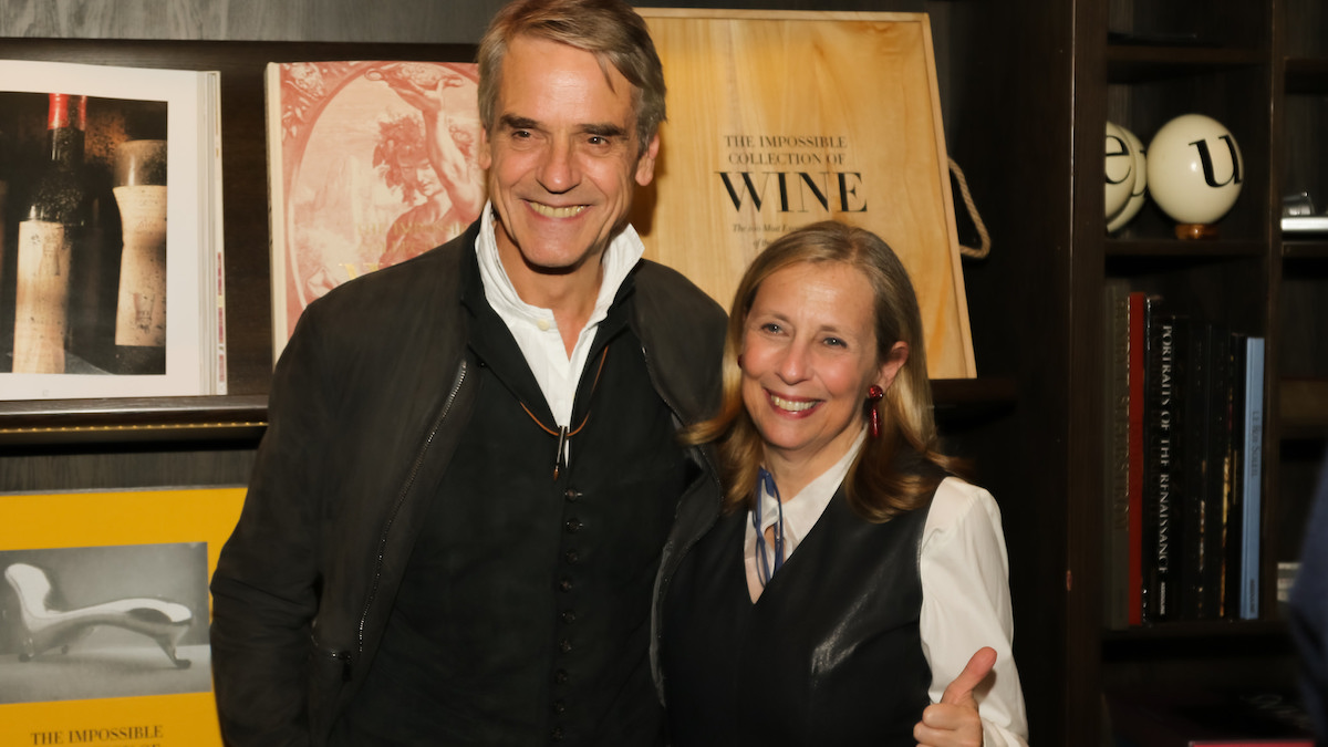 Sally Fischer insieme a Jeremy Irons al Plaza Hotel di NYC