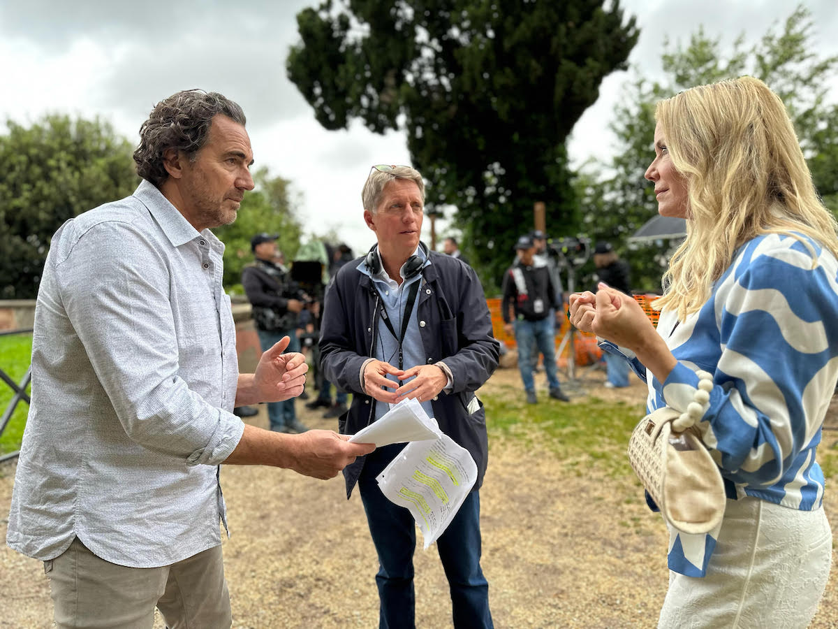 Thorsten Kaye, Bradley P. Bell e Katherine Kelly Lang sul set di Beautiful a Roma