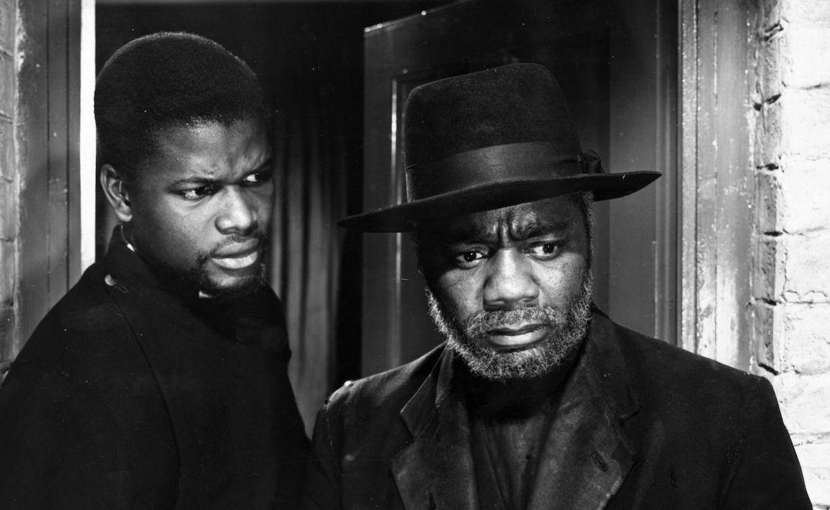 Canada Lee e Sidney Poitier in una scena di Cry, The Beloved Country, prodotto e diretto da Zoltan Korda