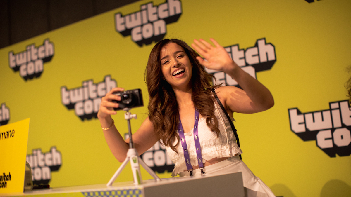 La streamer Pokimane durante il suo Meet&Greet con i fan al TwitchCon. (Courtesy of Twitch)