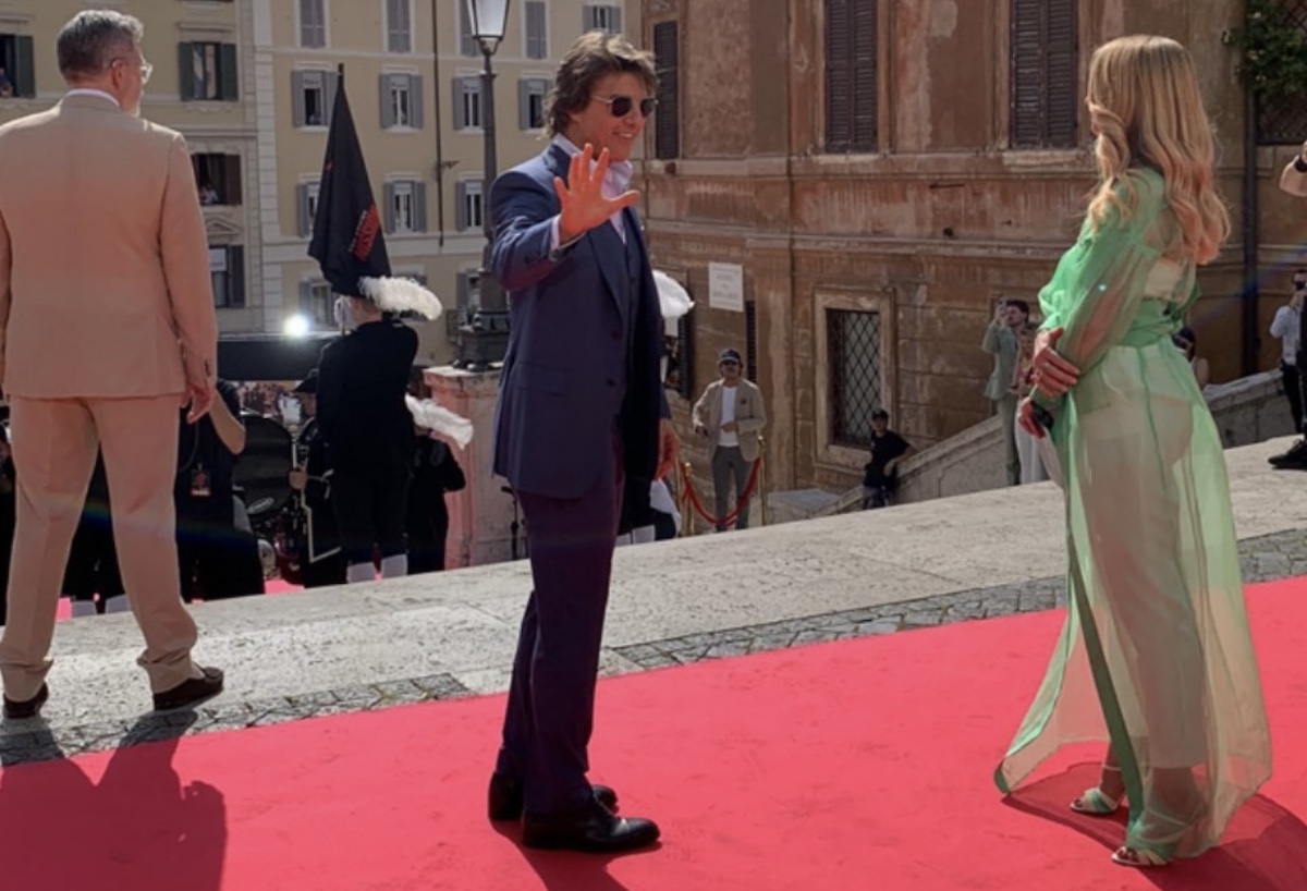 Red Carpet di Mission Impossible 7: Tom Cruise sta per scendere la scalinata