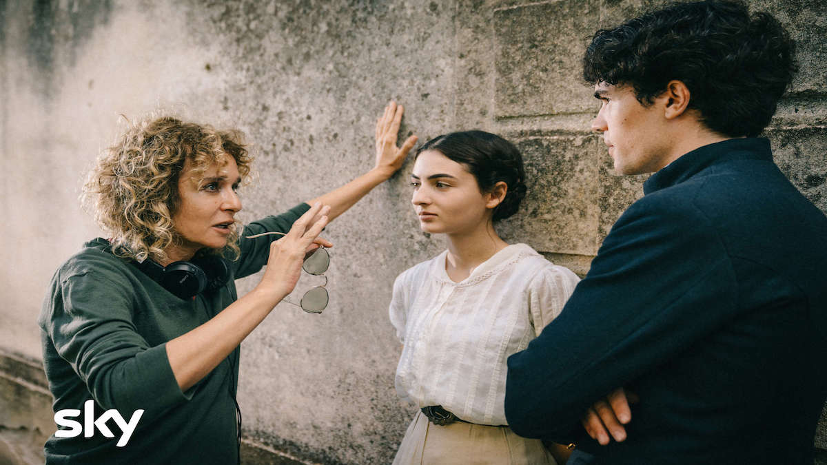 Valeria Golino sul set della serie tv L'arte della gioia