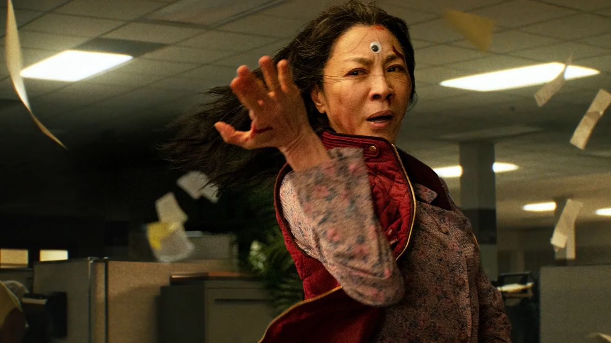 Michelle Yeoh in Everything Everywhere All At Once, esempio di un film con molta rappresentazione asiatica