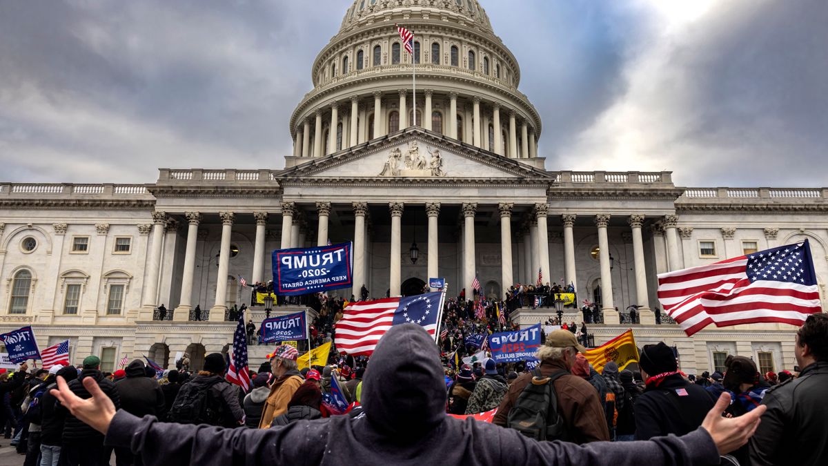 Alcuni manifestanti pro-Trump durante l'attacco di Capitol Hill il 6 gennaio 2021