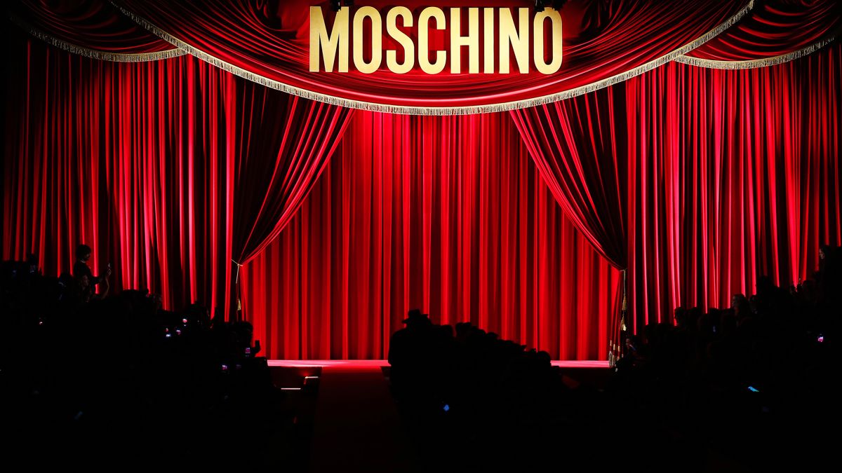 La sfilata primavera/estate di Moschino alla Milano Fashion Week nel 2017