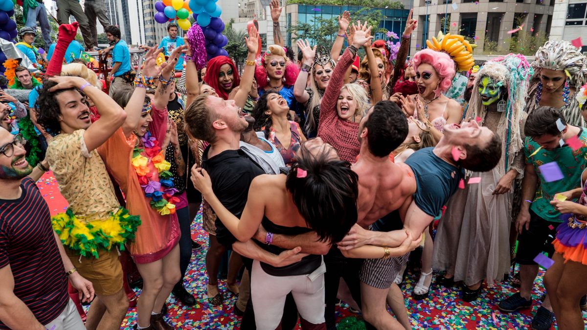 Una scena della seconda stagione di Sense8, per il mese del Pride