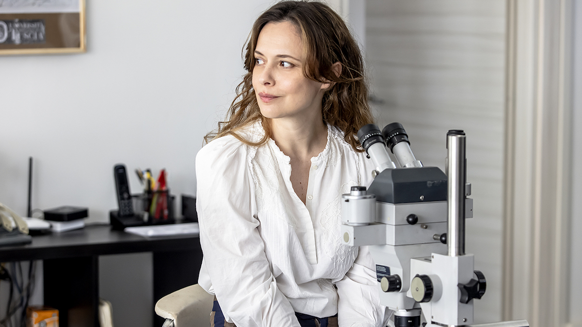 Valeria Bilello è la scienziata Elisabetta nel thriller Fanum