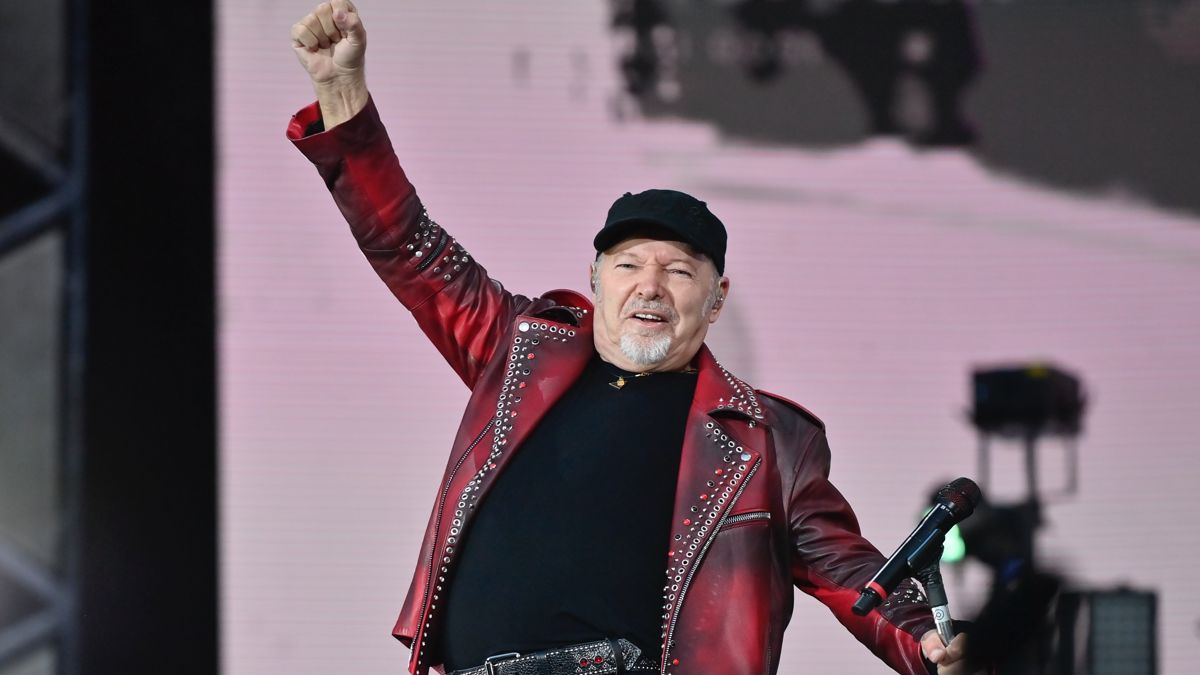 Vasco Rossi sul palco dello Stadio Olimpico di Torino. Giugno 2022