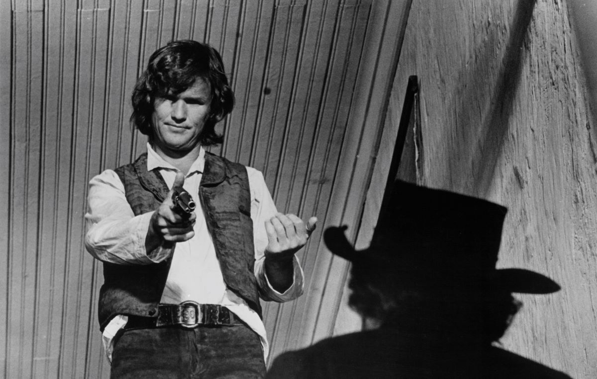 Kris Kristofferson in una scena di Pat Garrett And Billy The Kid (1973) 
