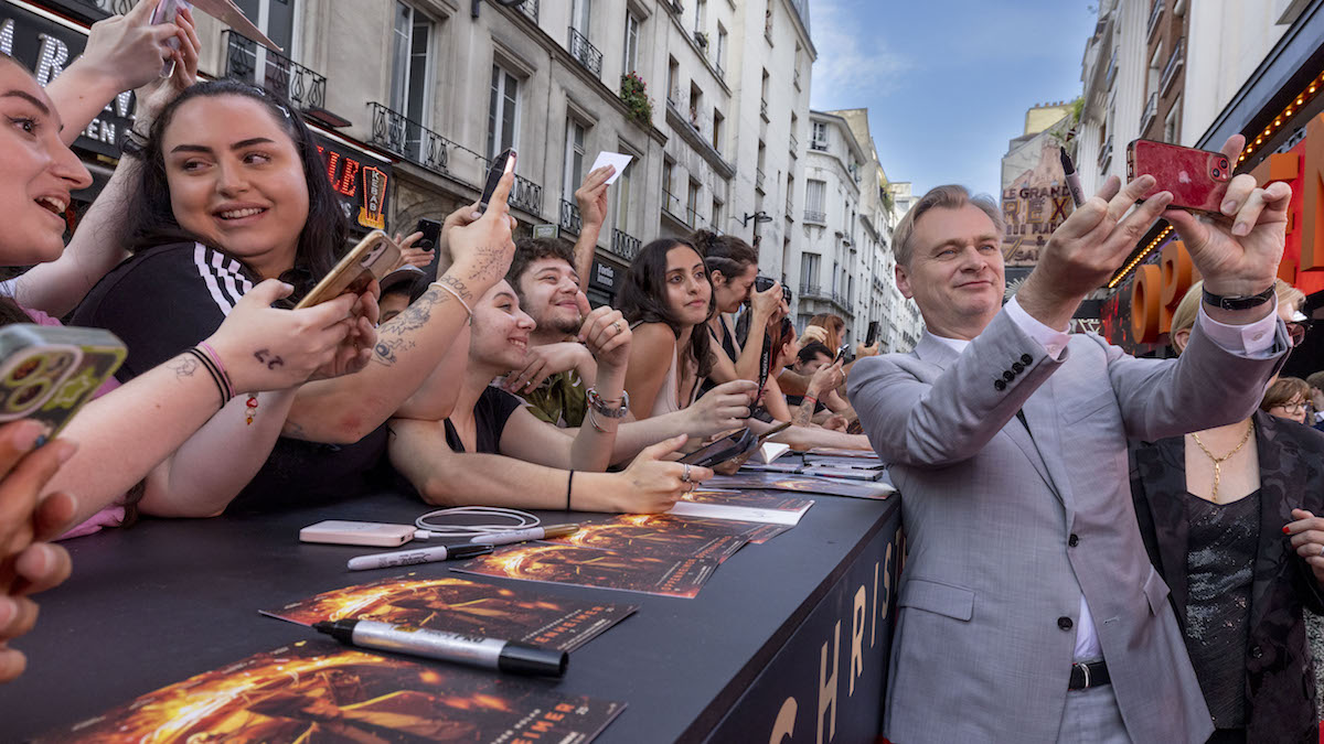 Christopher Nolan al red carpet di Parigi di Oppenheimer