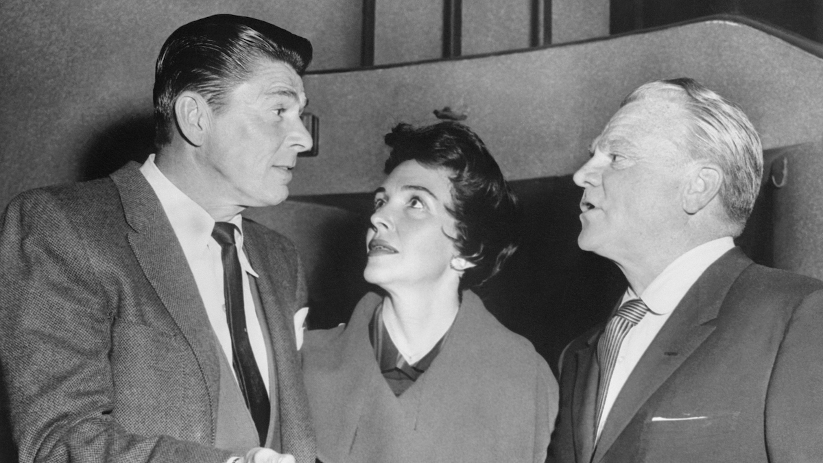 Il presidente della Screen Actors Guild Ronald Reagan con Nancy Reagan e James Cagney durante il "doppio sciopero"