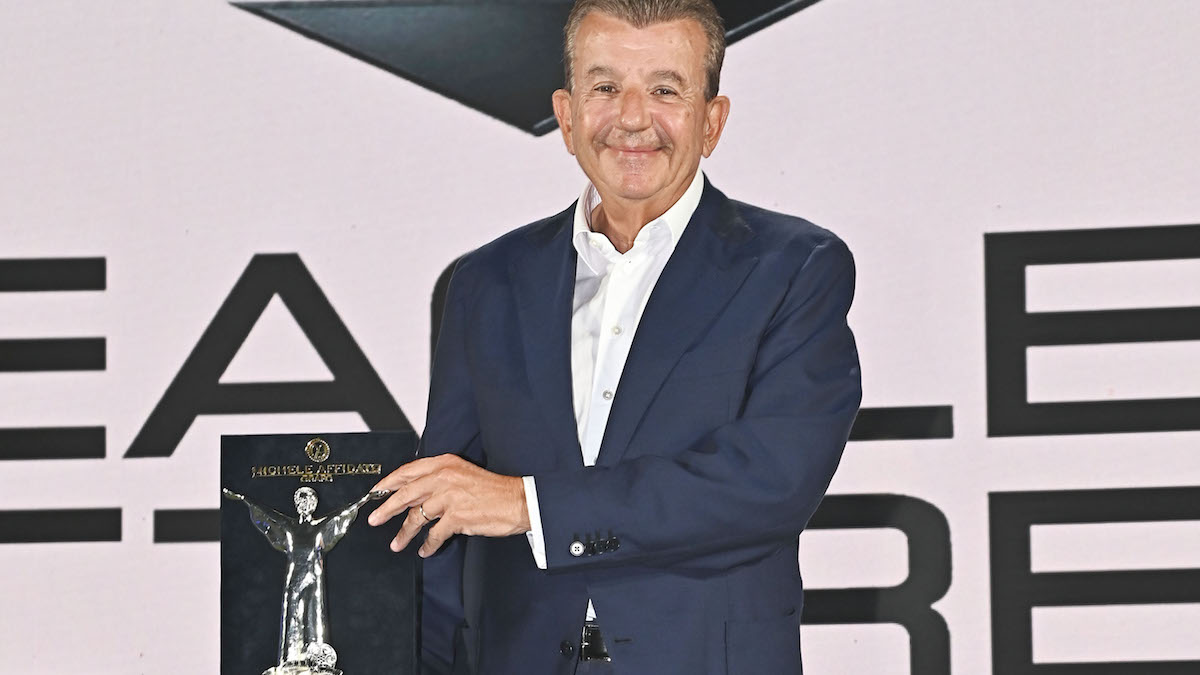 Tarak Ben Ammar con il premio Marateale