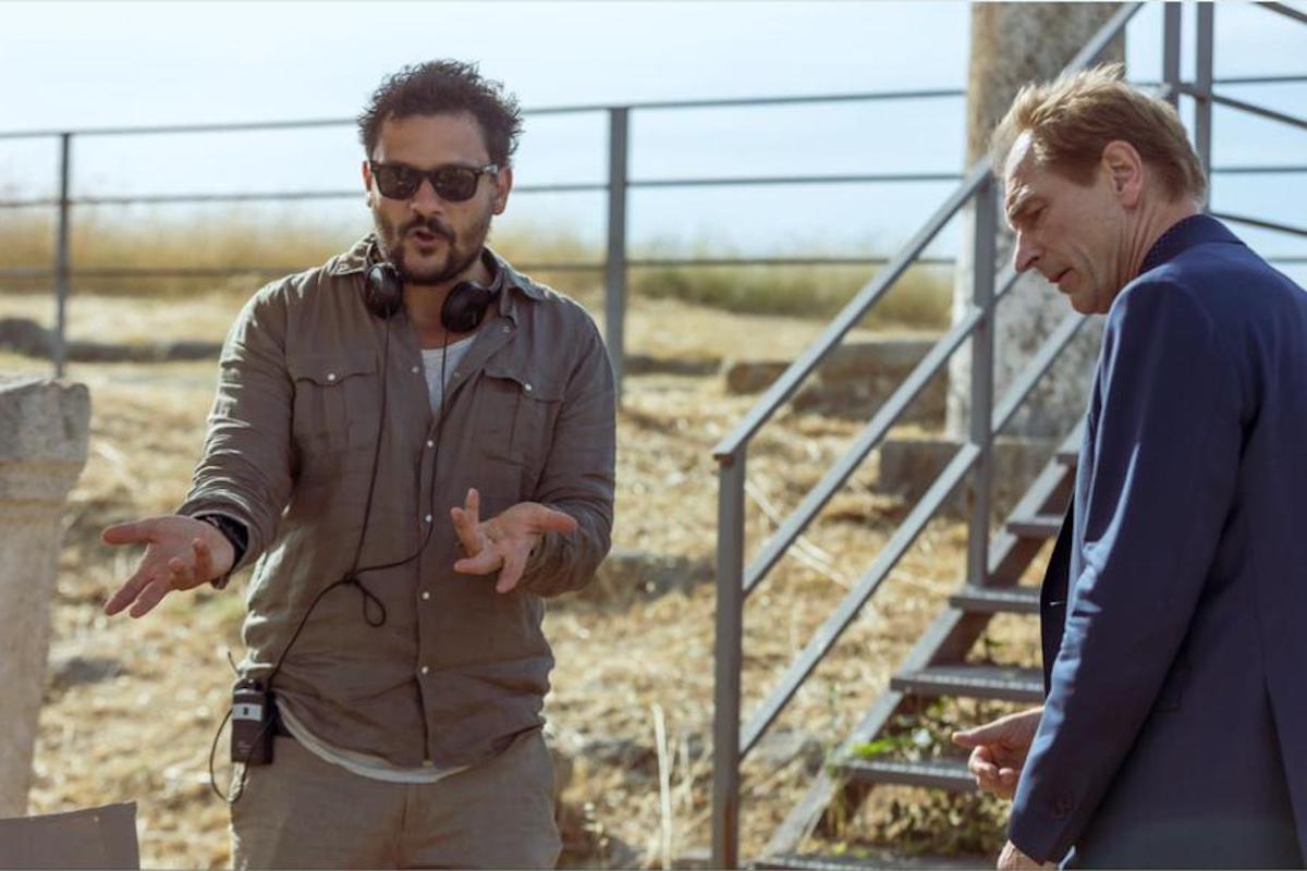 Valerio Esposito con Julian Sands in una pausa del set di Double Soul