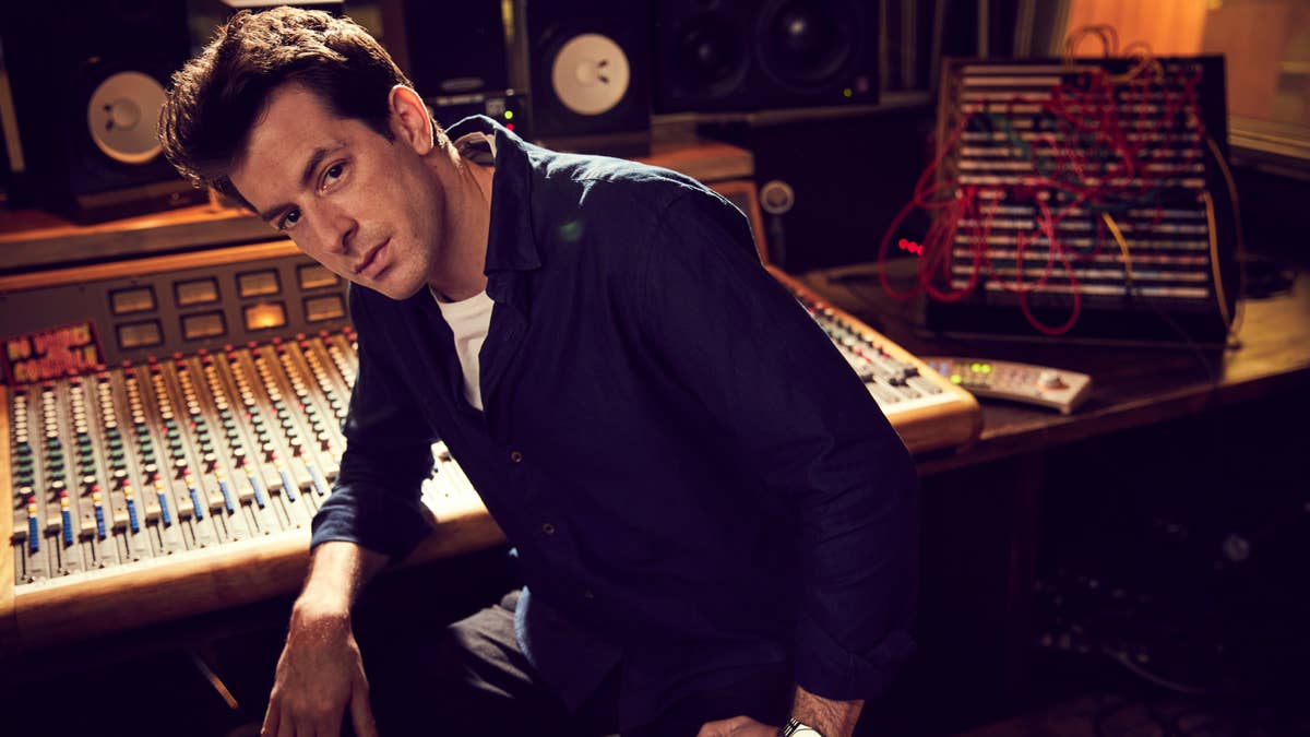 Mark Ronson in un momento di Watch the Sound