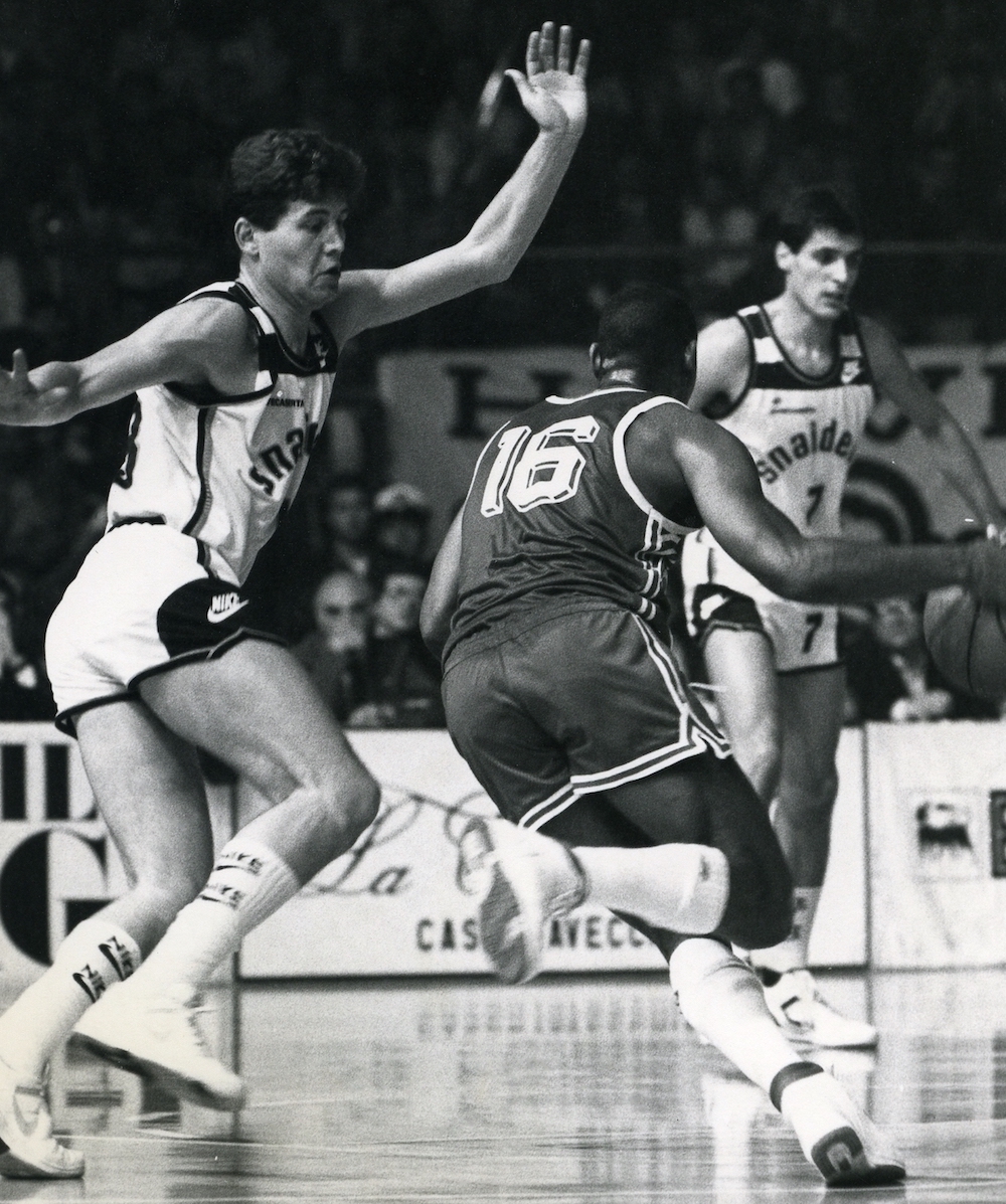 Sandro Dell'Agnello, decisivo nella finale scudetto del 1991, contro quell'Olimpia Milano a cui lo scippò la JuveCaserta con abile mossa di mercato