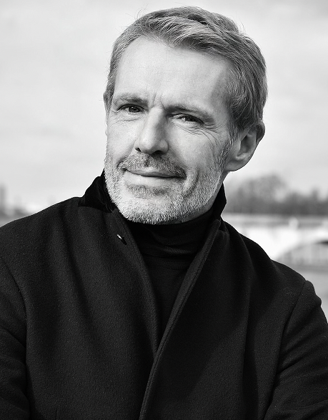 Lambert Wilson, protagonista della serie tv AppleTv+ La maison