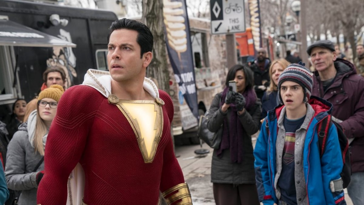 Zachary Levi in una scena di Shazam!