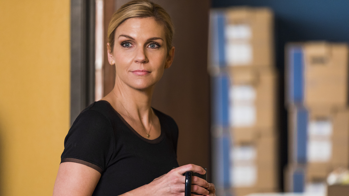 Rhea Seehorn, nei panni di Kim Wexler, in una scena di Better Call Saul