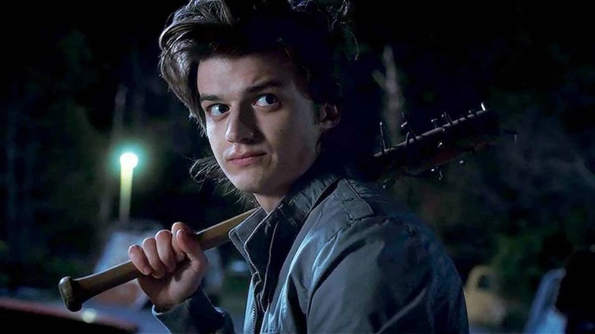 Joe Keery in una scena di Stranger Things