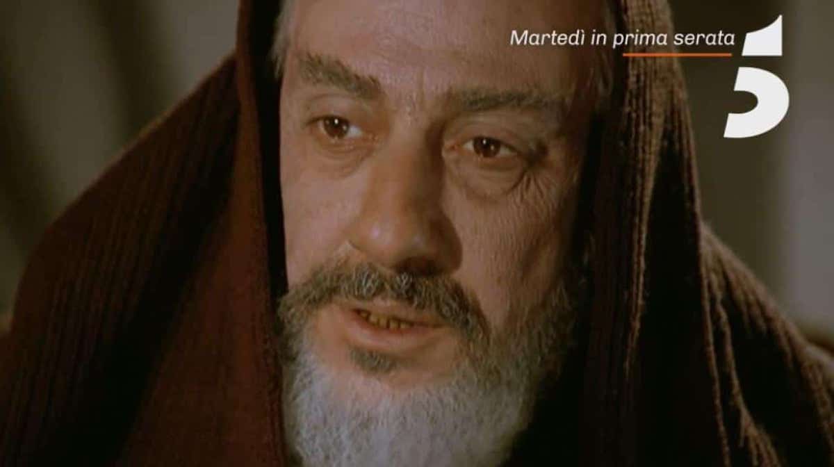 Sergio Castellitto in una scena della miniserie tv Padre Pio