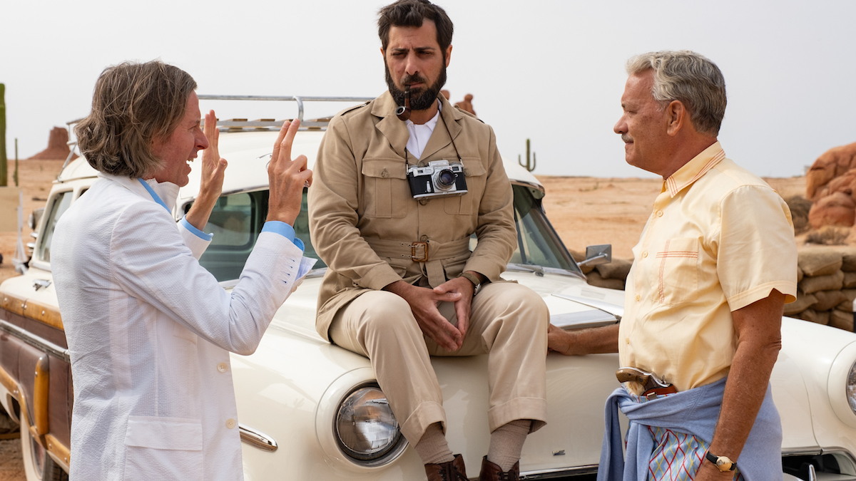 Wes Anderson sul set di Asteroid City con Jason Schwartzman e Tom Hanks