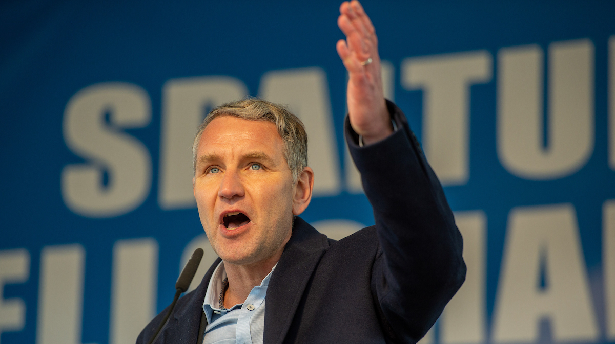 Bjoern Hoecke, leader dell'Afd in Turingia, durante un discorso ad una manifestazione a Magdeburgo (maggio 2022) 