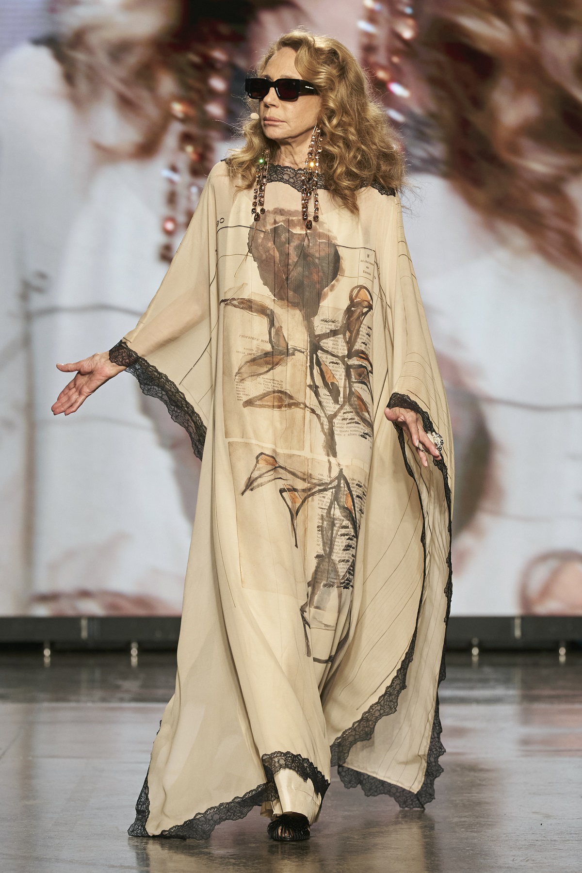 Marisa Berenson sfila per Antonio Marras