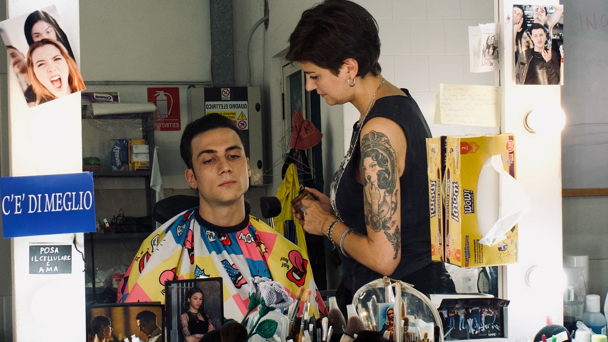 Matteo Paolillo al trucco sul set di Mare fuori 4