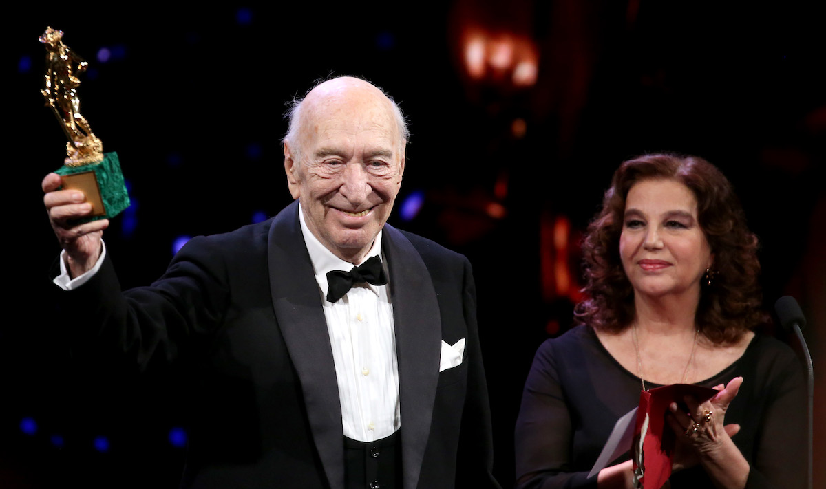 Giuliano Montaldo riceve dalle mani di Stefania Sandrelli il premio come miglior attore non protagonista ai David Di Donatello (2018)