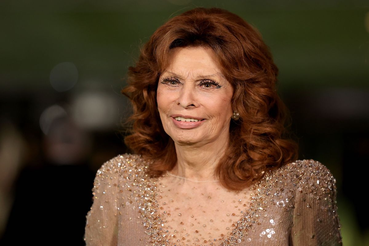 Sophia Loren, che si è fratturata il femore nella sua casa di Ginevra, qui all'Opening Gala della cerimonia degli Oscar 2021