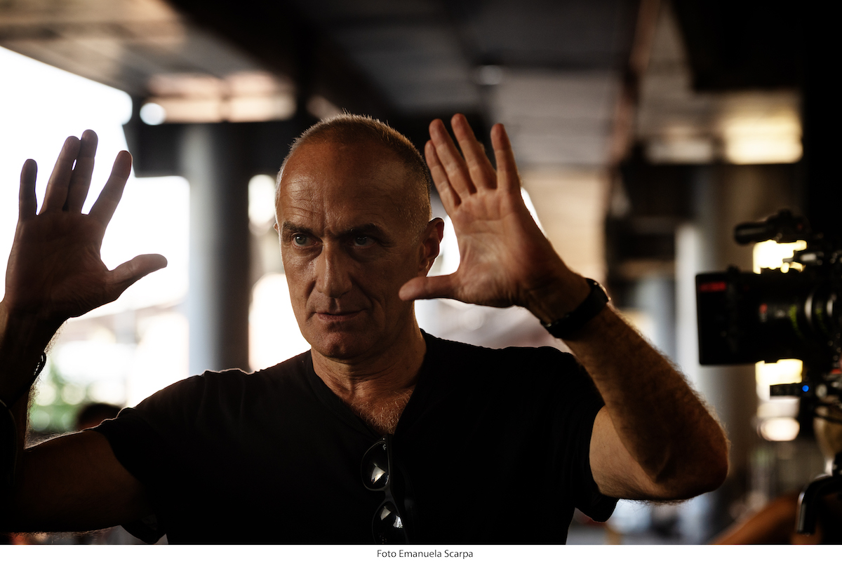 Stefano Sollima sul set di Adagio, dal 14 dicembre nelle sale italiane