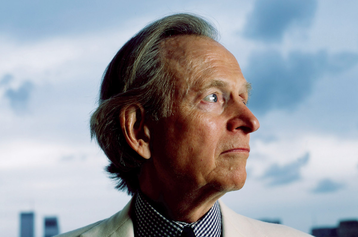 Tom Wolfe nel suo appartamento dell'Upper East-Side a New York City nel 2004