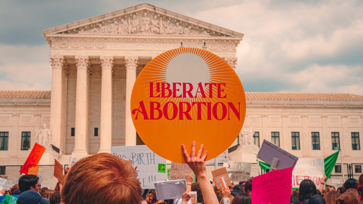 Una protesta a favore del diritto all'aborto