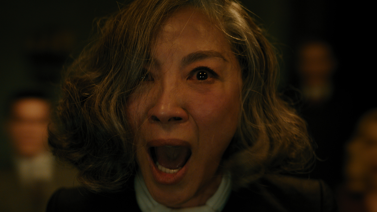 Michelle Yeoh è la spiritista del film Assassinio a Venezia di Kenneth Branagh